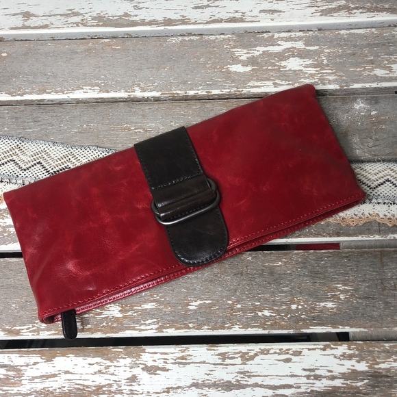 Shiraleah Vegan Leather Harper Clutch Pomegranate - Picture 1 of 8